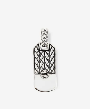De Barbara Tag-hanger is gemaakt van sterling zilver en gebaseerd op de populaire Barbara-link uit de Heritage-collectie. De tag pendant kan perfect worden gecombineerd met andere Buddha to Buddha-hangers en de Essential XS-ketting.